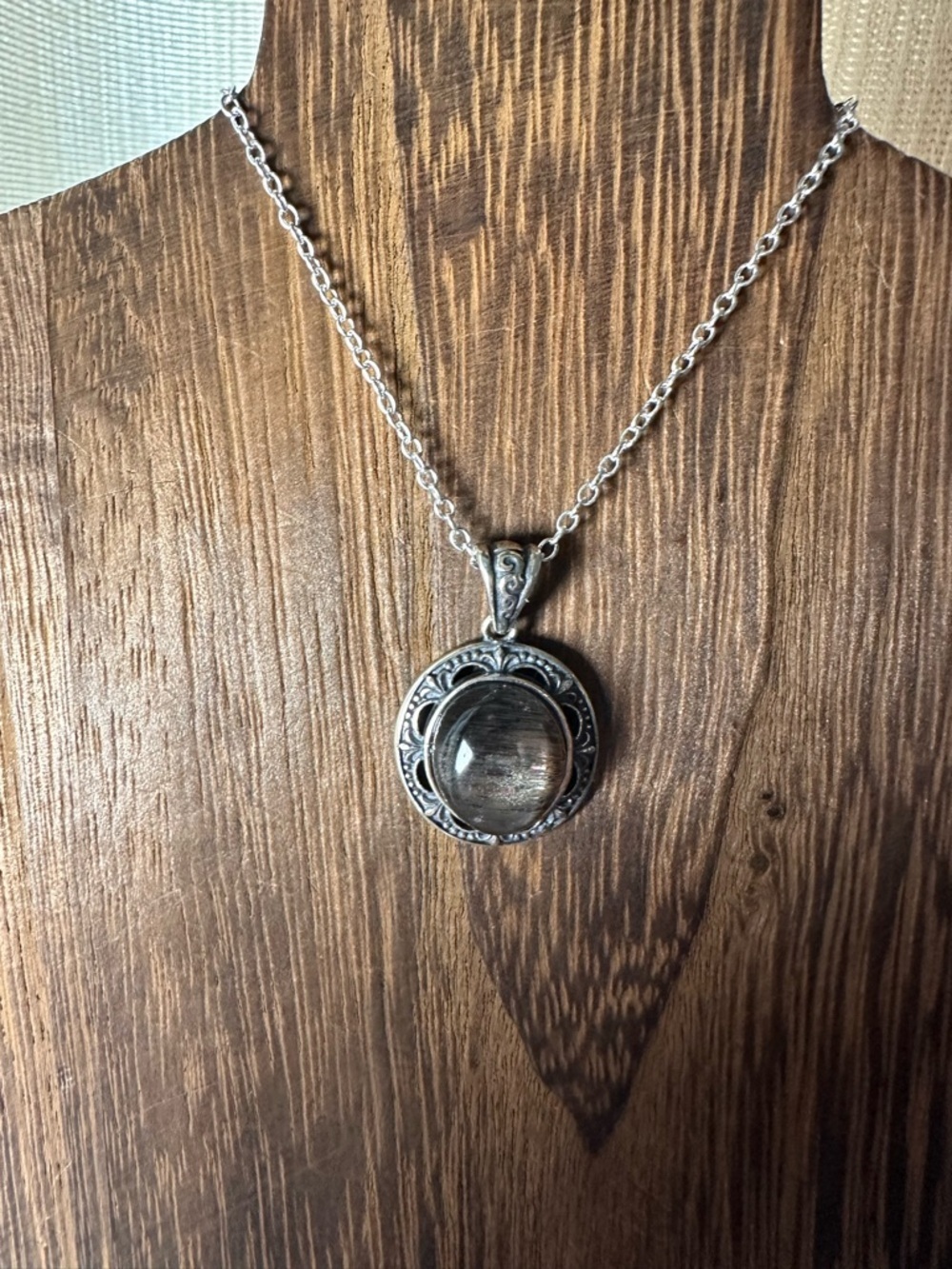 Sunstone and Silver Vintage Style Pendant Necklace on Silver Plated Chain - Picture 6 of 14
